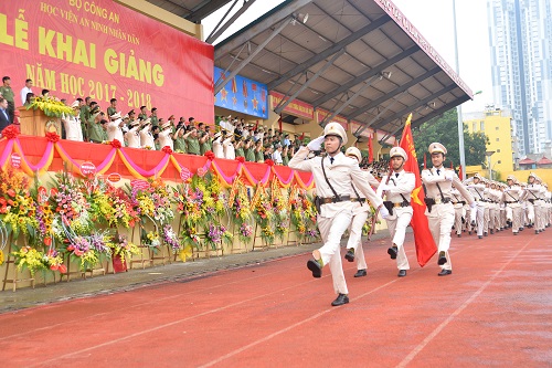 Thầy và trò Học viện An ninh chào đón năm học mới