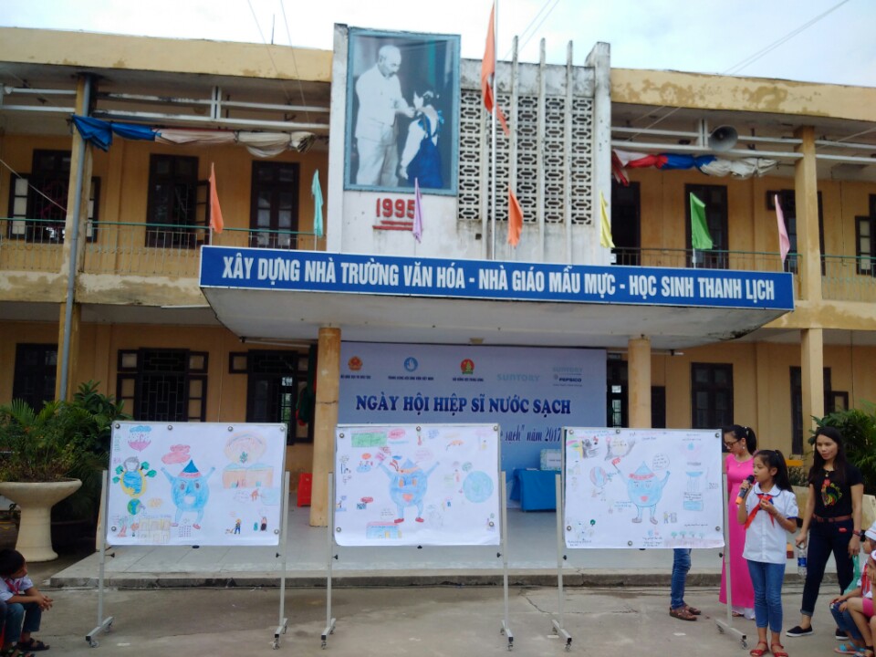 Thiếu nhi Thanh Oai sôi sổi với “Ngày hội hiệp sĩ nước sạch”