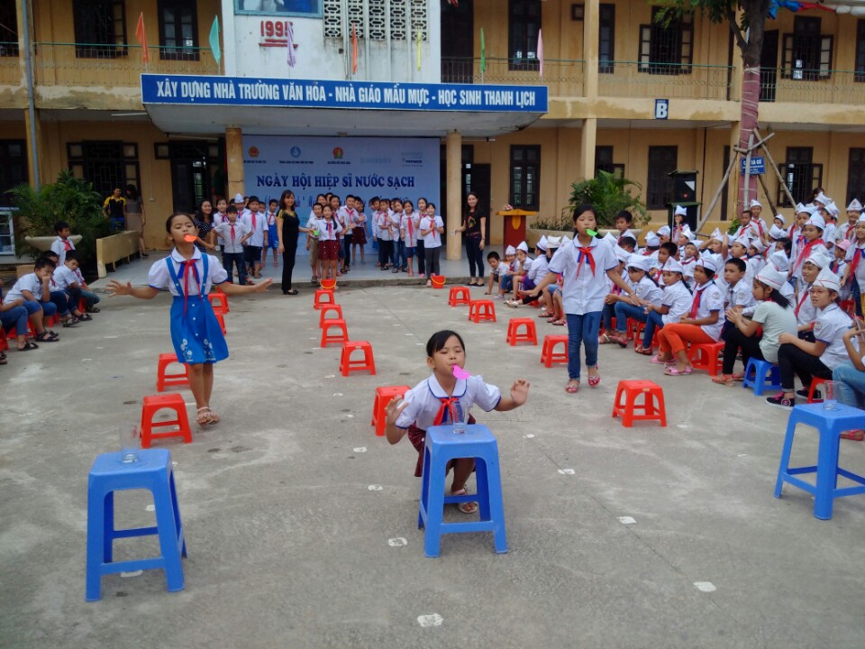 Thiếu nhi Thanh Oai sôi sổi với “Ngày hội hiệp sĩ nước sạch”