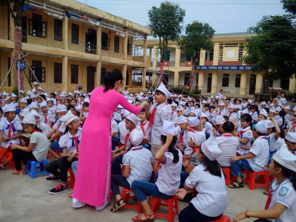 Thiếu nhi Thanh Oai sôi sổi với “Ngày hội hiệp sĩ nước sạch”