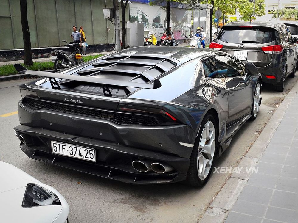 Bắt gặp Lamborghini Huracan chính hãng đầu tiên về Việt Nam 