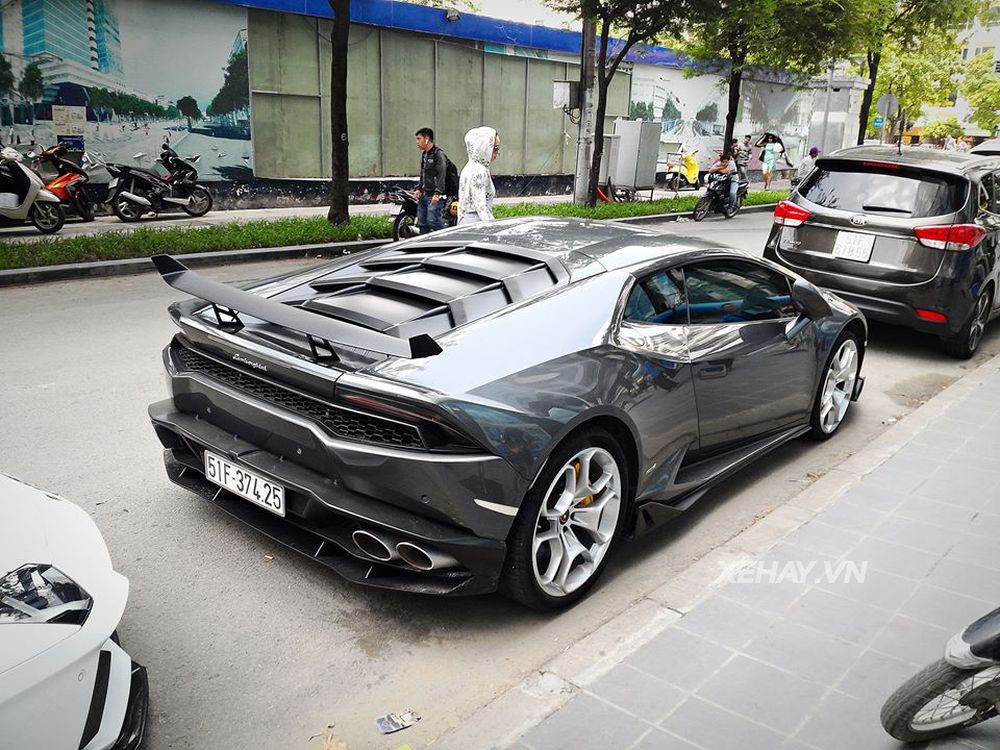 Bắt gặp Lamborghini Huracan chính hãng đầu tiên về Việt Nam 