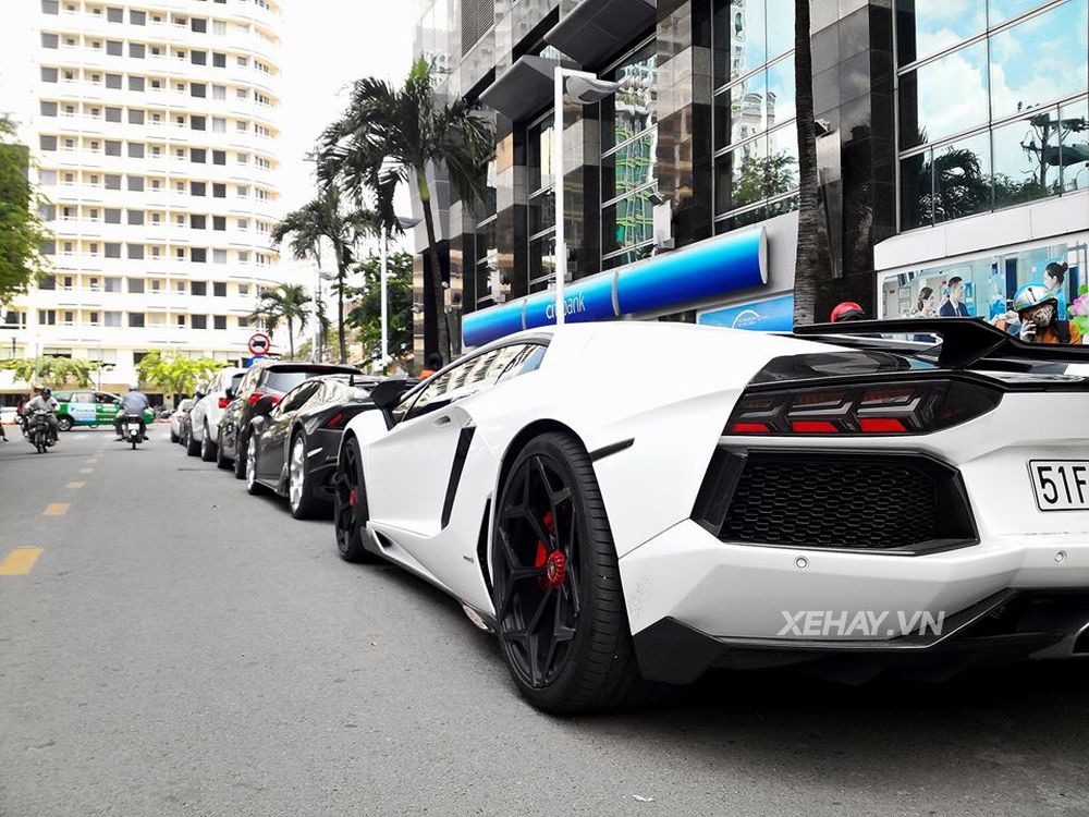 Bắt gặp Lamborghini Huracan chính hãng đầu tiên về Việt Nam 