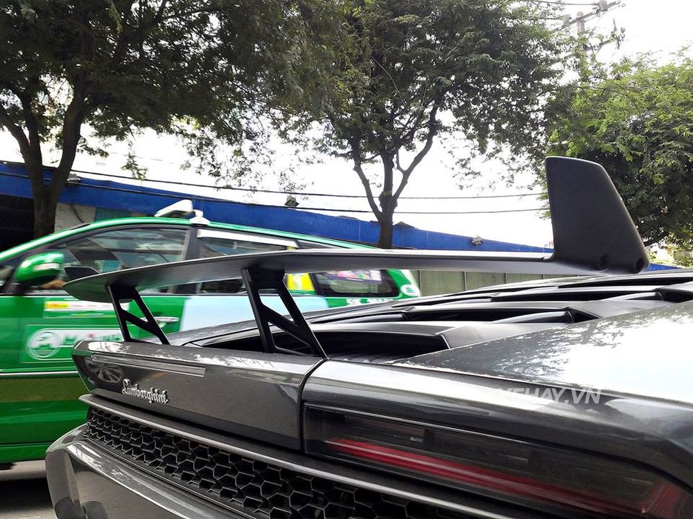 Bắt gặp Lamborghini Huracan chính hãng đầu tiên về Việt Nam 