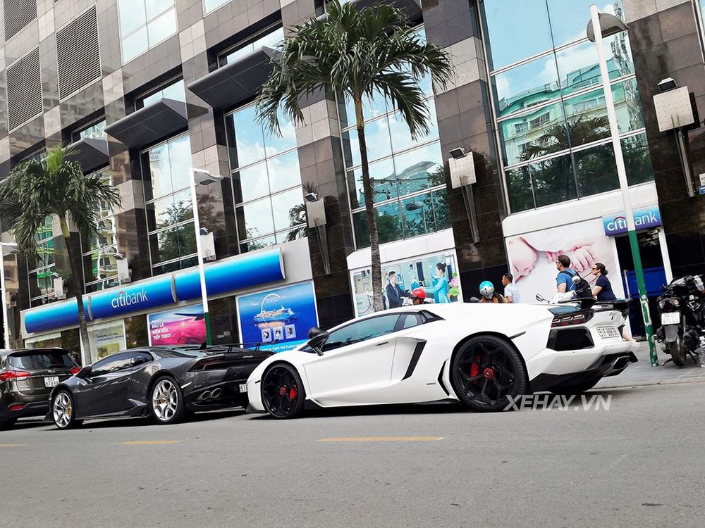 Bắt gặp Lamborghini Huracan chính hãng đầu tiên về Việt Nam 