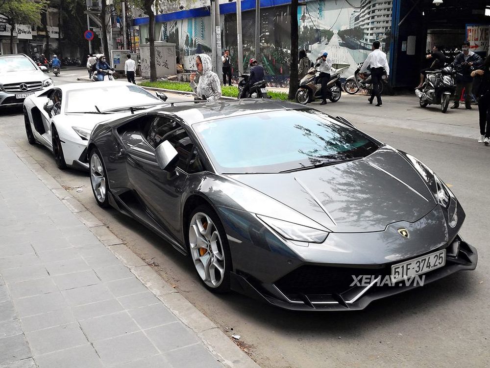 Bắt gặp Lamborghini Huracan chính hãng đầu tiên về Việt Nam 