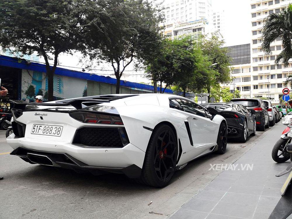 Bắt gặp Lamborghini Huracan chính hãng đầu tiên về Việt Nam 