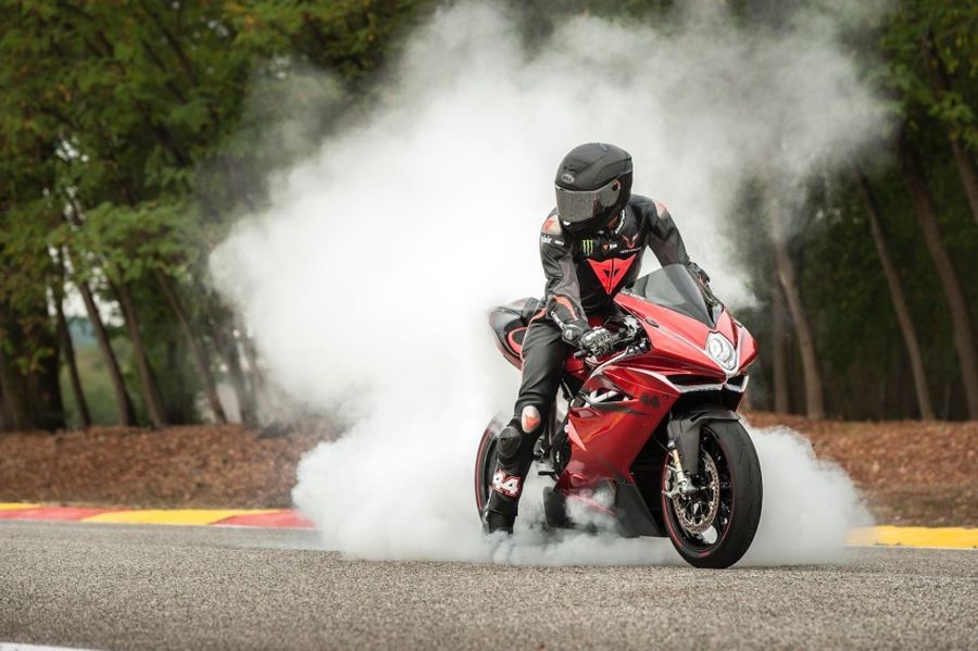 MV Agusta vén màn cặp đôi siêu mô-tô mới: F4 RC và F4 LH44