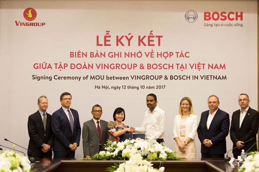 Vingroup và Bosch ký biên bản hợp tác sản xuất ô tô, xe máy điện