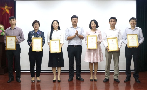 Bí thư TƯ Đoàn gặp mặt cán bộ phong trào