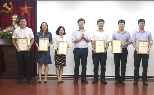 Bí thư TƯ Đoàn gặp mặt cán bộ phong trào
