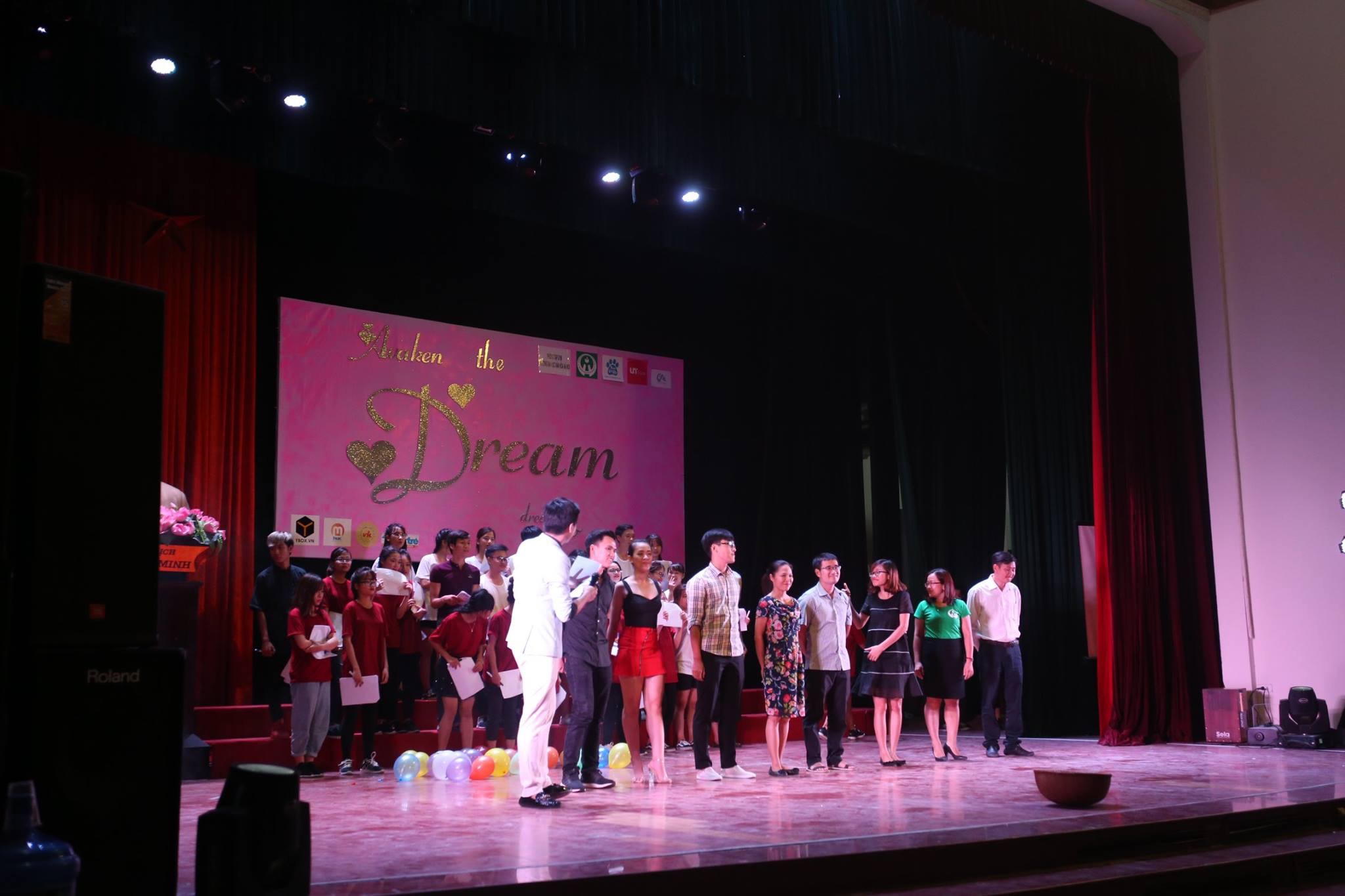 Gala Aweken the dream – nơi chắp cánh ước mơ của tân sinh viên Văn hóa
