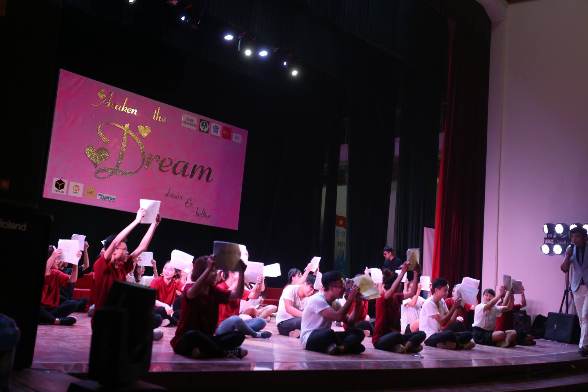 Gala Aweken the dream – nơi chắp cánh ước mơ của tân sinh viên Văn hóa