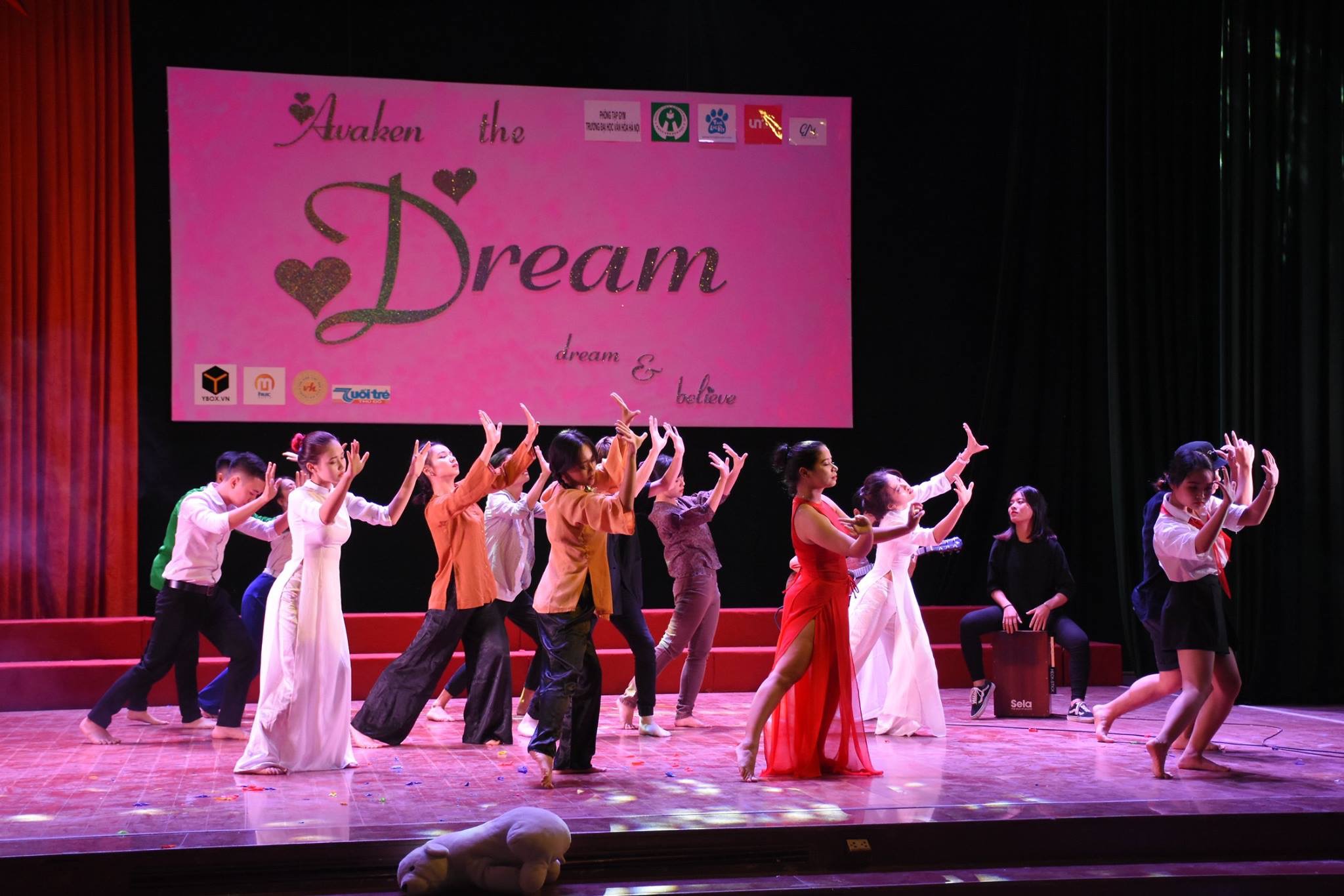 Gala Aweken the dream – nơi chắp cánh ước mơ của tân sinh viên Văn hóa