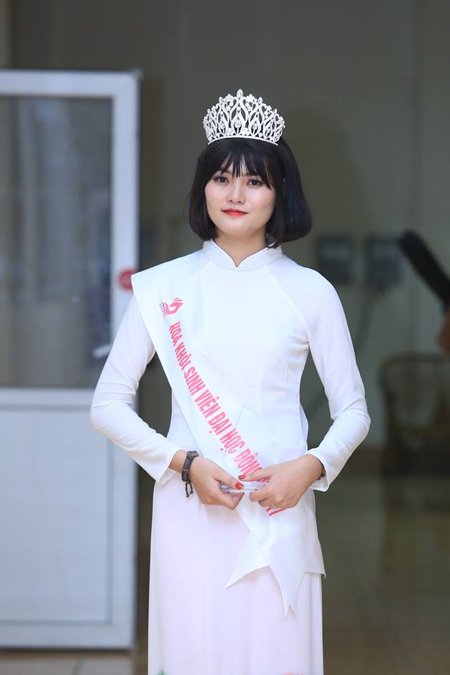 Thí sinh Đặng Thị Lan Hương đăng quang “Hoa khôi sinh viên ĐH Đông Đô 2017”