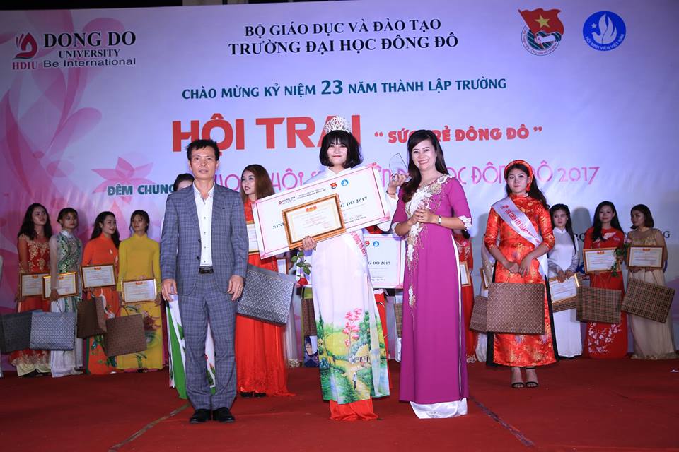 Thí sinh Đặng Thị Lan Hương đăng quang “Hoa khôi sinh viên ĐH Đông Đô 2017”