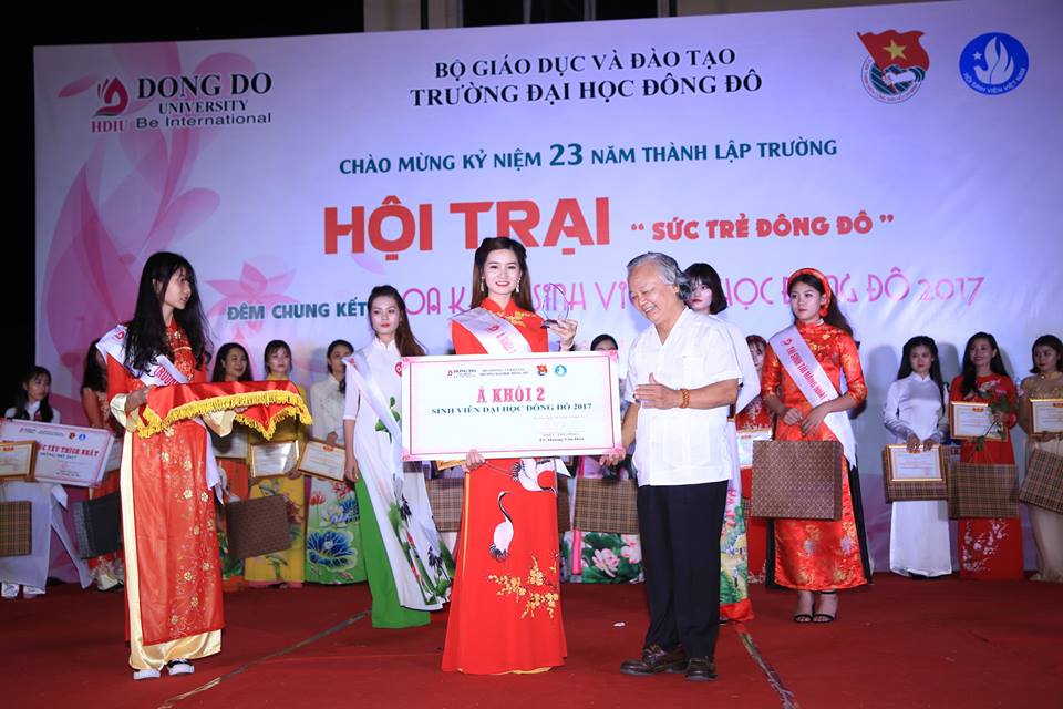 Thí sinh Đặng Thị Lan Hương đăng quang “Hoa khôi sinh viên ĐH Đông Đô 2017”