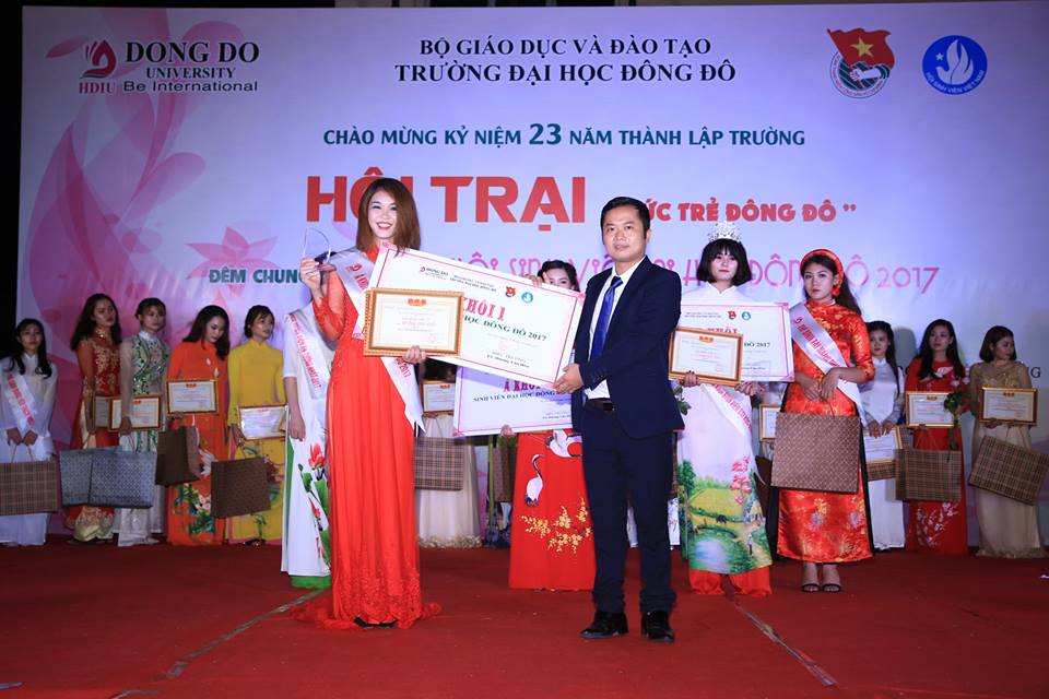 Thí sinh Đặng Thị Lan Hương đăng quang “Hoa khôi sinh viên ĐH Đông Đô 2017”