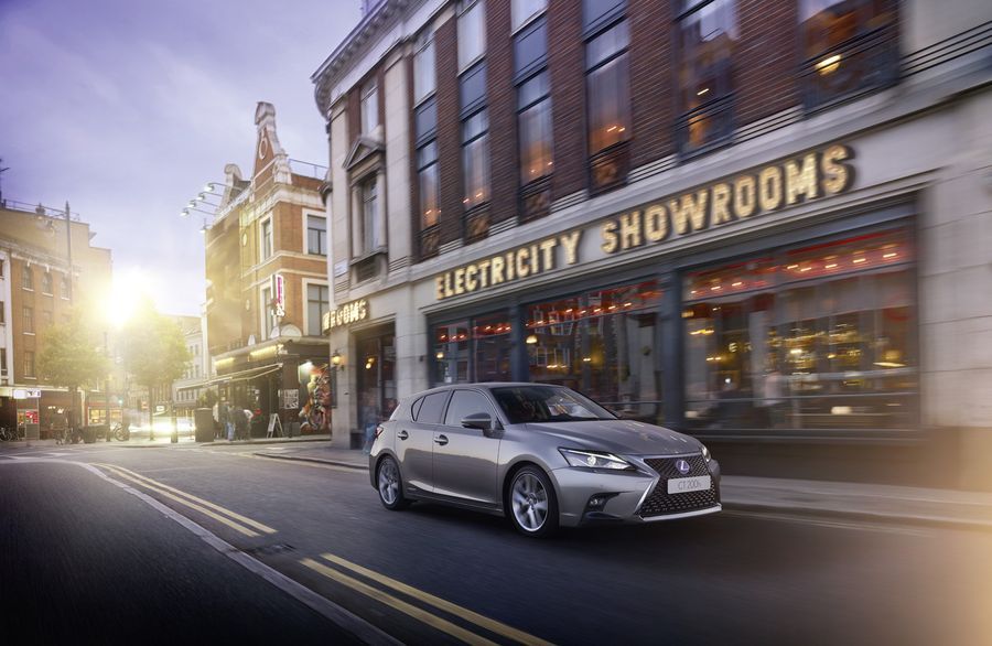 Lexus CT200h 2018 cập nhật nhiều tính năng, giá bán chỉ từ 708 triệu VNĐ