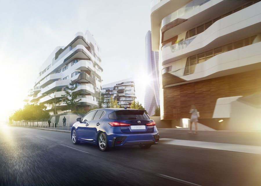 Lexus CT200h 2018 cập nhật nhiều tính năng, giá bán chỉ từ 708 triệu VNĐ