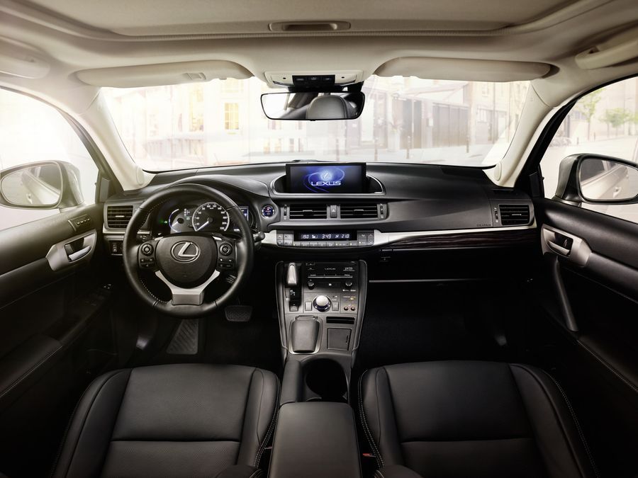 Lexus CT200h 2018 cập nhật nhiều tính năng, giá bán chỉ từ 708 triệu VNĐ