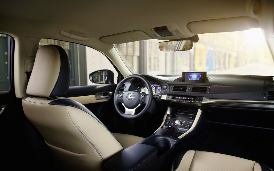 Lexus CT200h 2018 cập nhật nhiều tính năng, giá bán chỉ từ 708 triệu VNĐ
