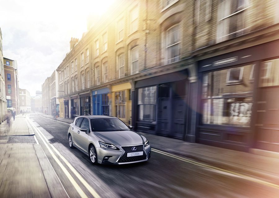 Lexus CT200h 2018 cập nhật nhiều tính năng, giá bán chỉ từ 708 triệu VNĐ