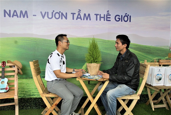 Gian hàng độc đáo của Vinamilk thu hút nhiều sinh viên tại “Ngày hội việc làm Bách Khoa 2017”