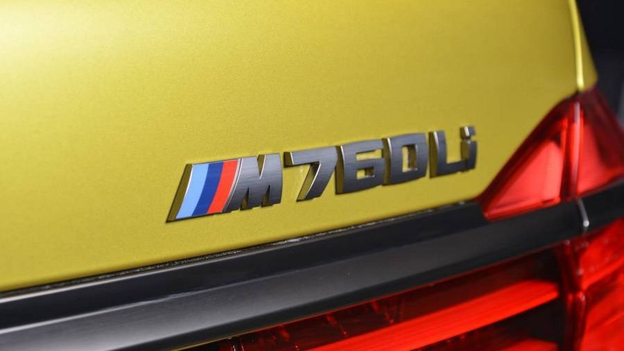 BMW M760Li độc quyền với ngoại thất màu vàng Austin Yellow
