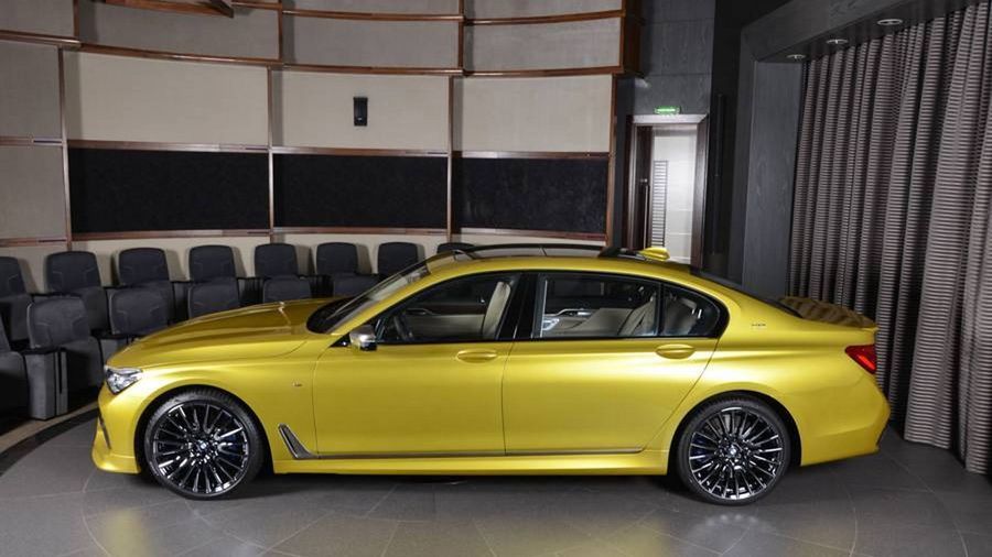 BMW M760Li độc quyền với ngoại thất màu vàng Austin Yellow