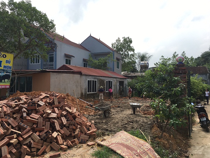 Ngang nhiên chiếm dụng tài sản xây nhà trái phép