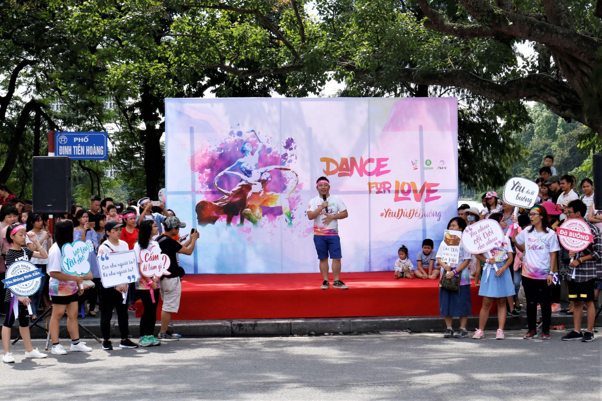 Giới trẻ Thủ đô hào hứng với “Dance for love”