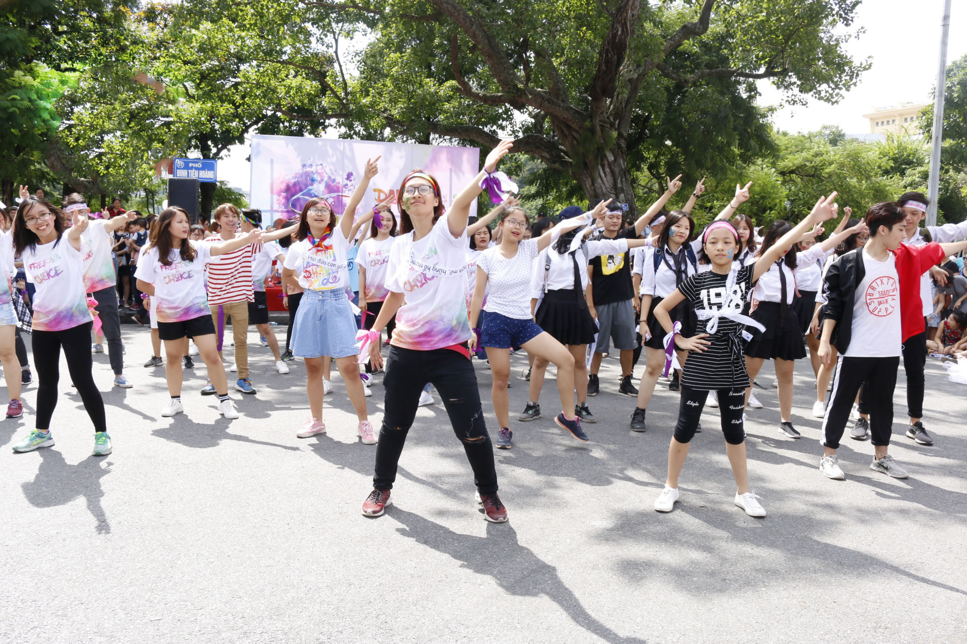 Giới trẻ Thủ đô hào hứng với “Dance for love”