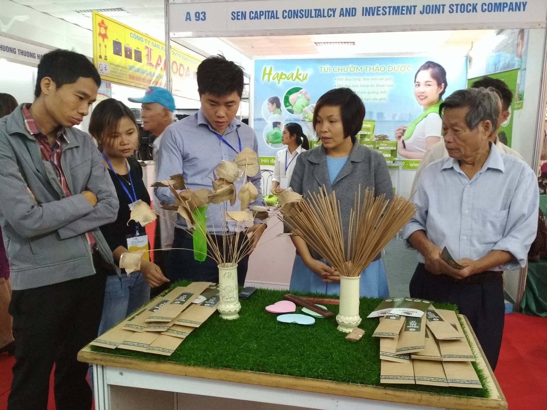 Khai mạc Hội chợ  quốc tế Quà tặng hàng thủ công mỹ nghệ Hà Nội