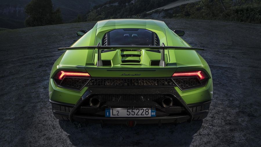 Lamborghini muốn tận dụng động cơ V10 và V12 càng lâu càng tốt