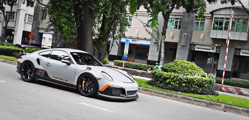 TP.HCM: Bắt gặp Porsche 911 GT3 RS độc nhất Việt Nam của Cường Đô La dạo chơi trên phố