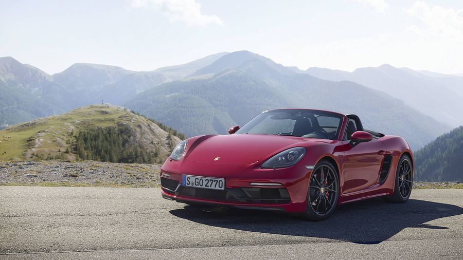 Porsche vén màn 718 Boxster và 718 Cayman GTS cho năm 2018