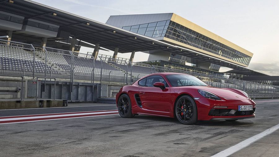 Porsche vén màn 718 Boxster và 718 Cayman GTS cho năm 2018