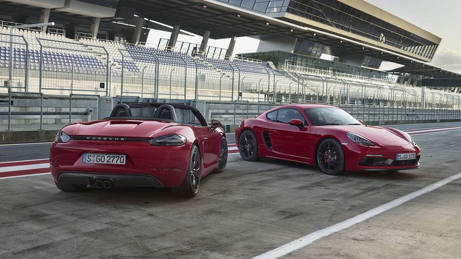 Porsche vén màn 718 Boxster và 718 Cayman GTS cho năm 2018