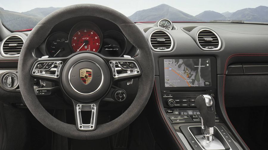 Porsche vén màn 718 Boxster và 718 Cayman GTS cho năm 2018