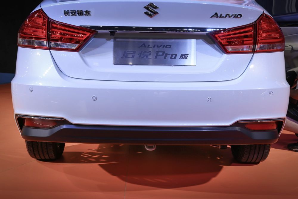 Suzuki Ciaz 2017 chốt giá tại thị trường Trung Quốc, giá từ 324 triệu đồng