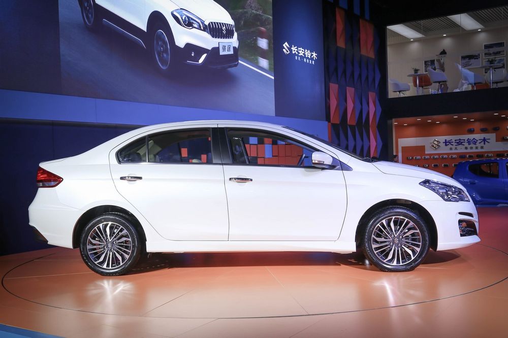 Suzuki Ciaz 2017 chốt giá tại thị trường Trung Quốc, giá từ 324 triệu đồng