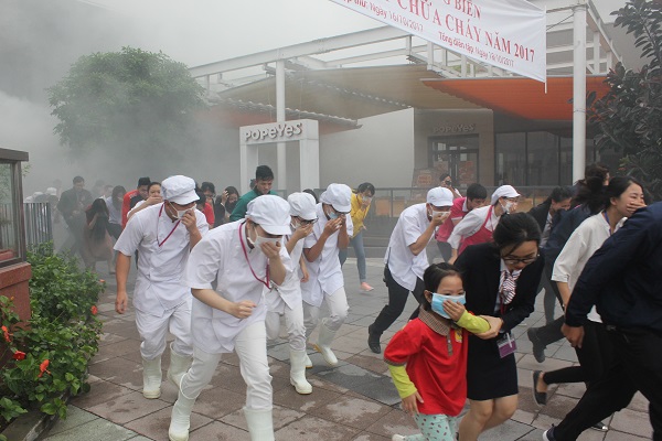 500 người tham gia diễn tập phòng cháy chữa cháy tại TTTM AEON MALL Long Biên