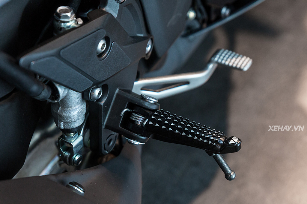Ảnh chi tiết Kawasaki Z1000 2018 tại Việt Nam, giá từ 399 triệu đồng