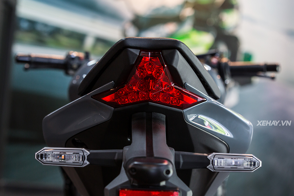 Ảnh chi tiết Kawasaki Z1000 2018 tại Việt Nam, giá từ 399 triệu đồng