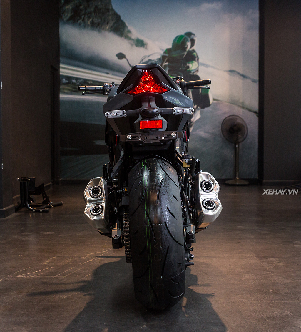 Ảnh chi tiết Kawasaki Z1000 2018 tại Việt Nam, giá từ 399 triệu đồng