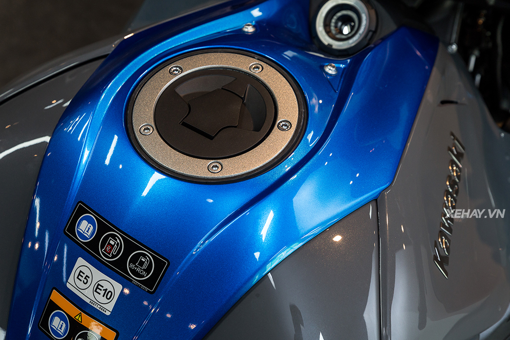 Ảnh chi tiết Kawasaki Z1000 2018 tại Việt Nam, giá từ 399 triệu đồng