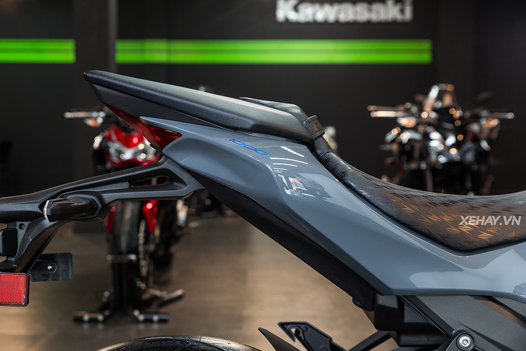 Ảnh chi tiết Kawasaki Z1000 2018 tại Việt Nam, giá từ 399 triệu đồng