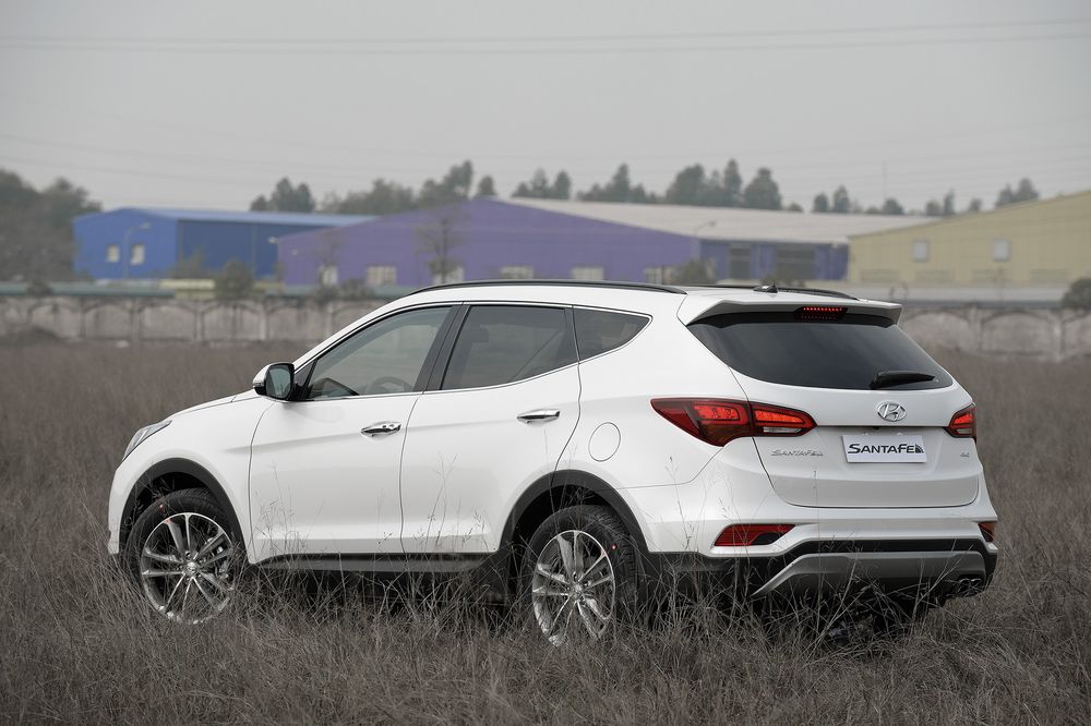 Hyundai SantaFe 2017 tại Việt Nam giảm giá sốc lên đến 230 triệu đồng