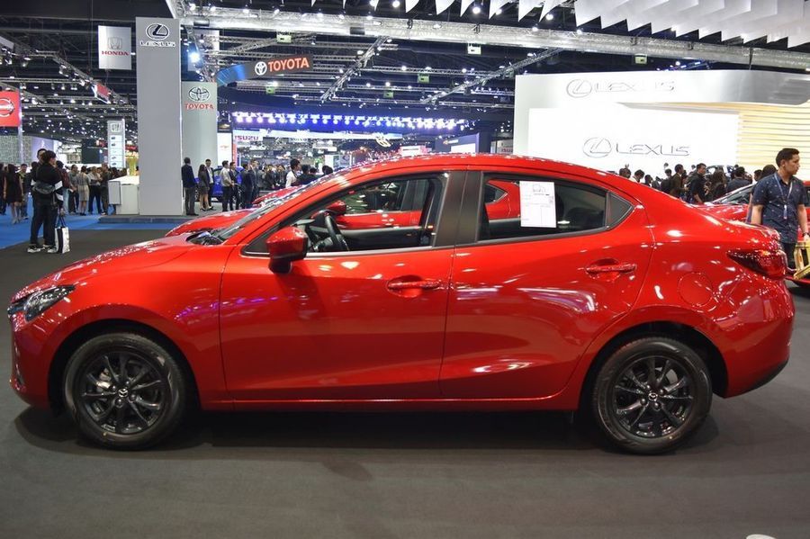 Mazda 2 hatchback 2017 được lòng khách hàng Việt hơn so với Suzuki Swift 2017
